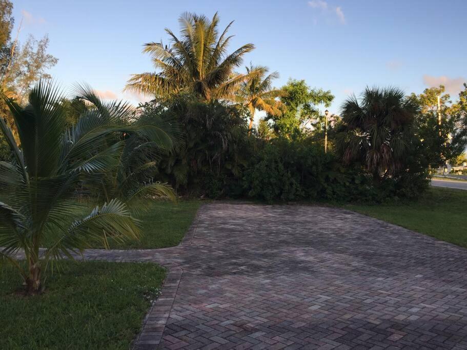 House With Pool, 10 Mins Drive To The Beach! Villa Miami Shores Exteriör bild